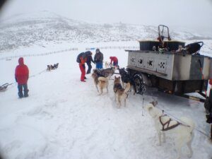 Essential Guide to Staying Warm While Winter Camping and Hiking: A Focus on Clothing